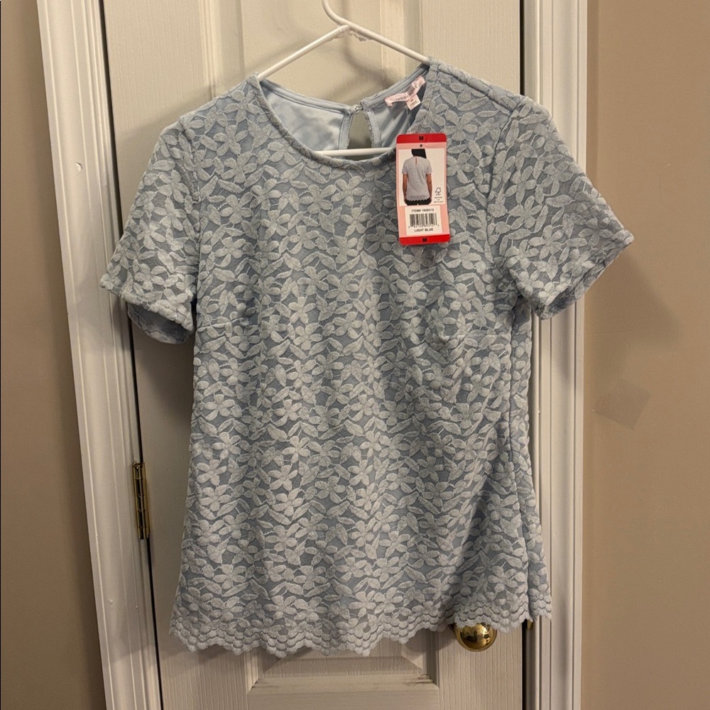 NWT. teddy Rose Light Blue Lace Short Sleeve Top size medium